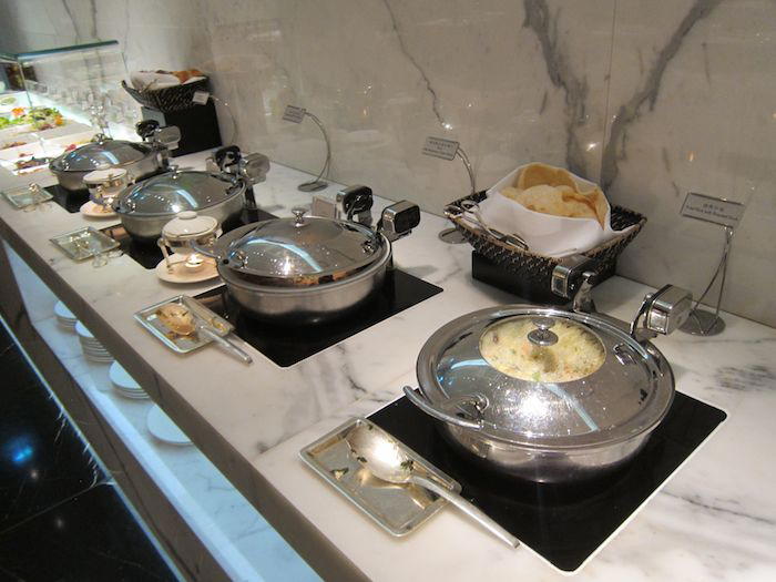 Cathay-Pacific-The-Wing-Lounge-23