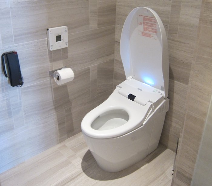 Phone-In-Hotel-Toilet