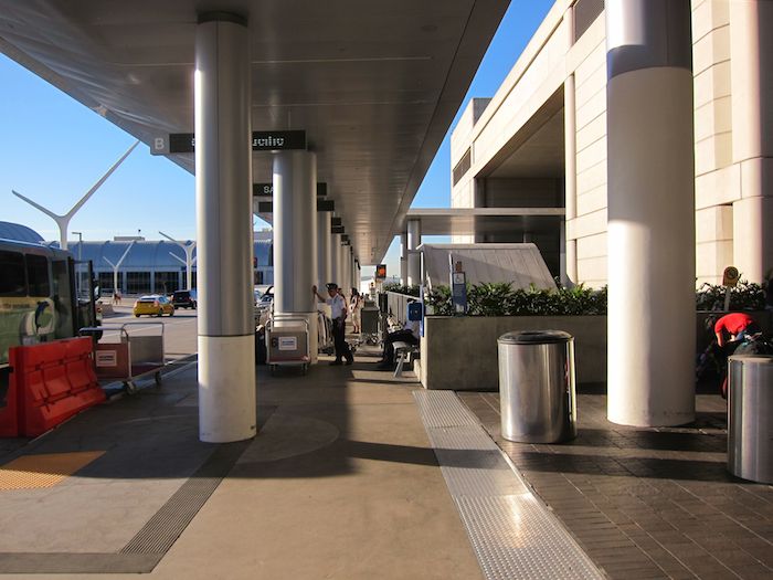 Star-Alliance-First-Lounge-LAX-01