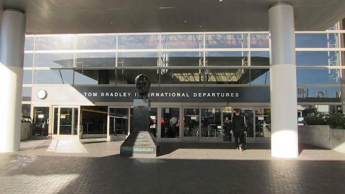 Star-Alliance-First-Lounge-LAX-02