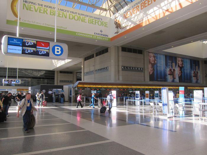Star-Alliance-First-Lounge-LAX-03