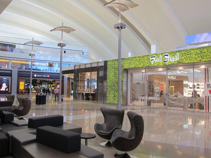 Star-Alliance-First-Lounge-LAX-10