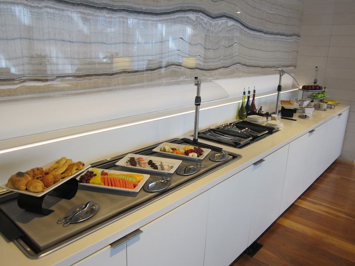 Star-Alliance-First-Lounge-LAX-19