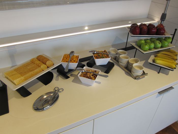 Star-Alliance-First-Lounge-LAX-23