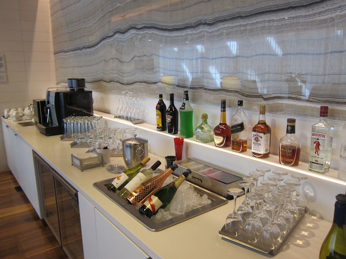 Star-Alliance-First-Lounge-LAX-24