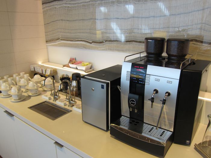 Star-Alliance-First-Lounge-LAX-26