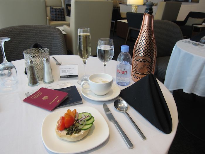 Star-Alliance-First-Lounge-LAX-31