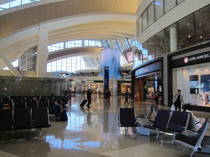 Star-Alliance-First-Lounge-LAX-34