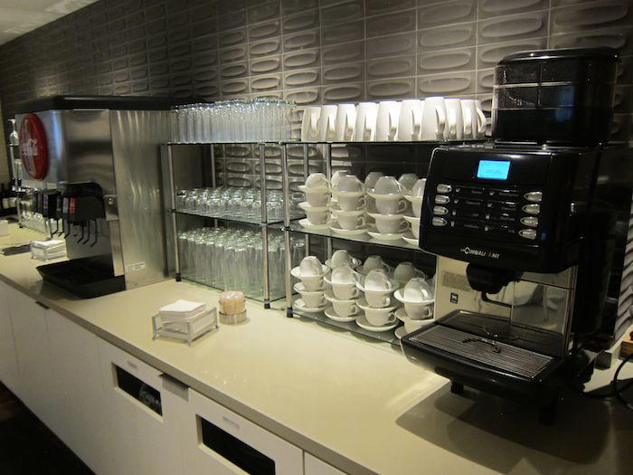 Star-Alliance-Lounge-LAX-17