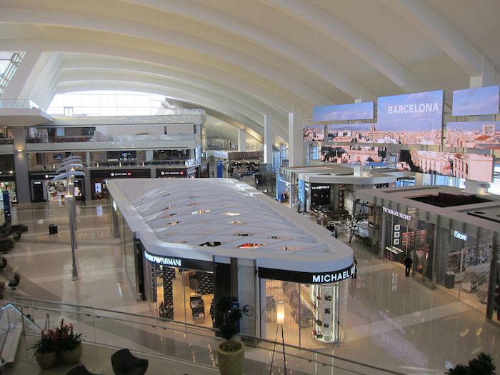 Star-Alliance-Lounge-LAX-31