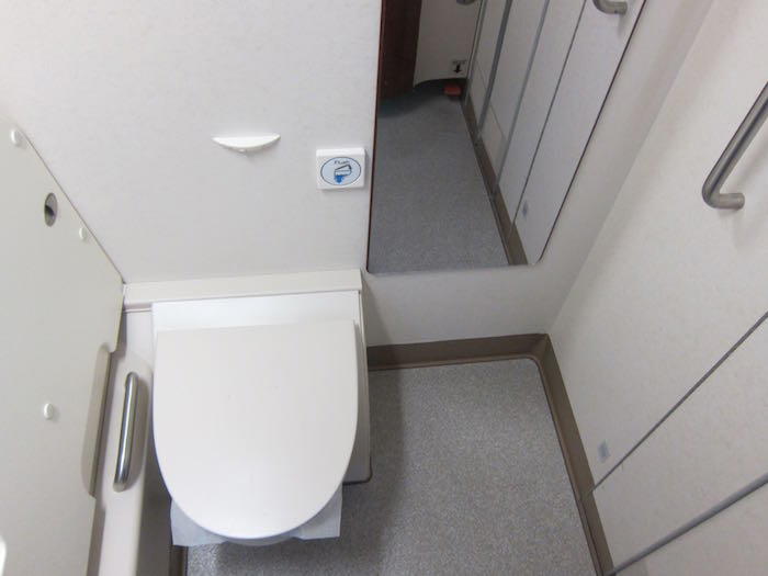Singapore-A380-Suites-Class-26