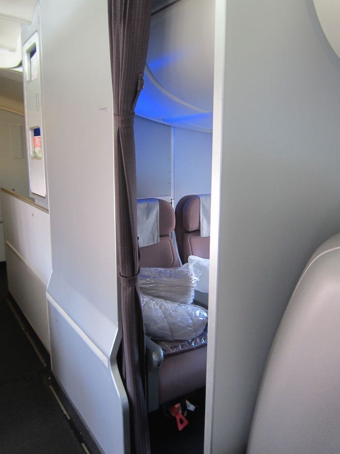 Qantas-747-Business-Class-15