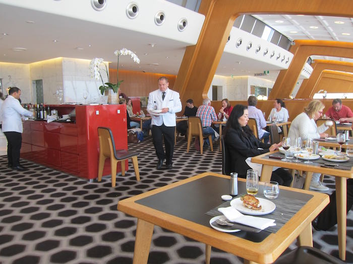 Qantas-First-Lounge-Sydney-38