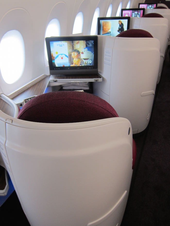 Qatar-Airways-A350-Business-Class-30