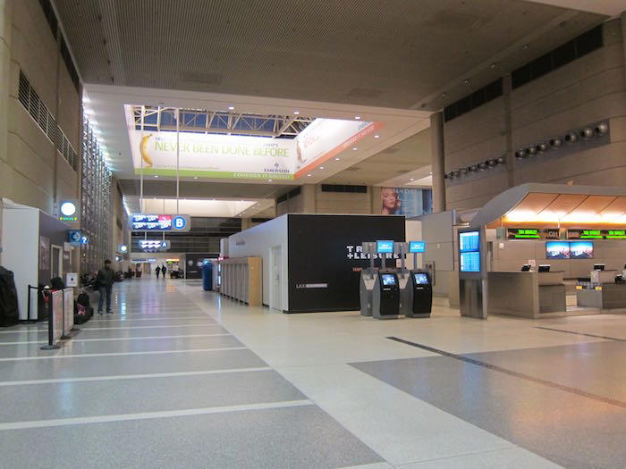 oneworld-lounge-LAX-02