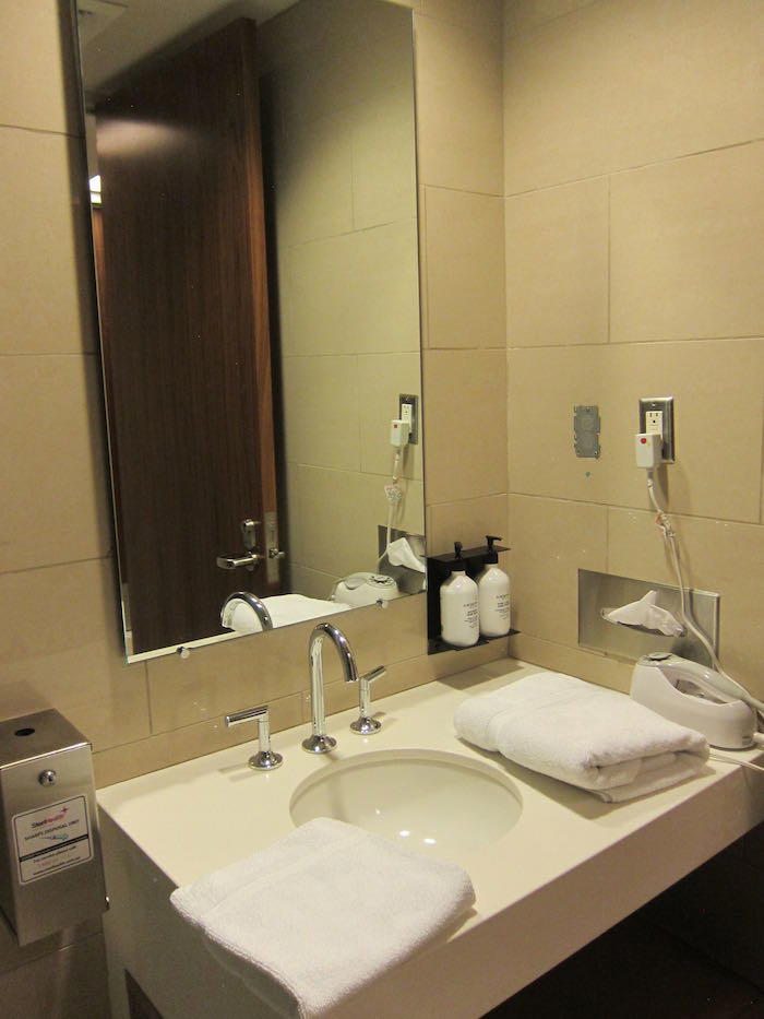 oneworld-lounge-LAX-44