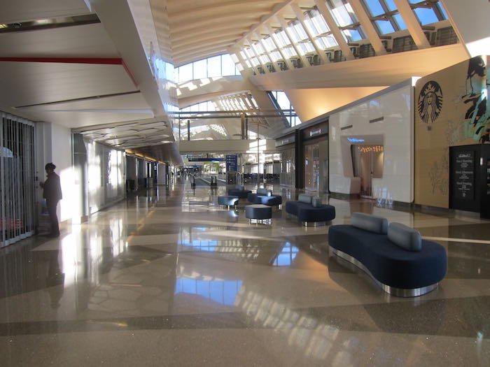 oneworld-lounge-LAX-47