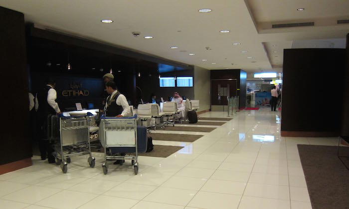 Etihad-Lounge-Abu-Dhabi-03
