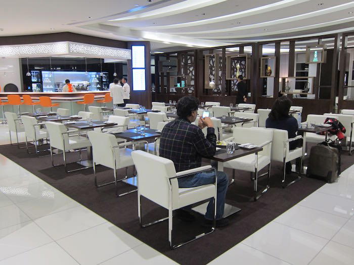 Etihad-Lounge-Abu-Dhabi-19