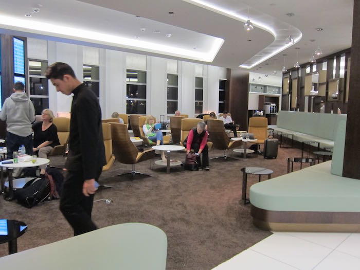 Etihad-Lounge-Abu-Dhabi-24