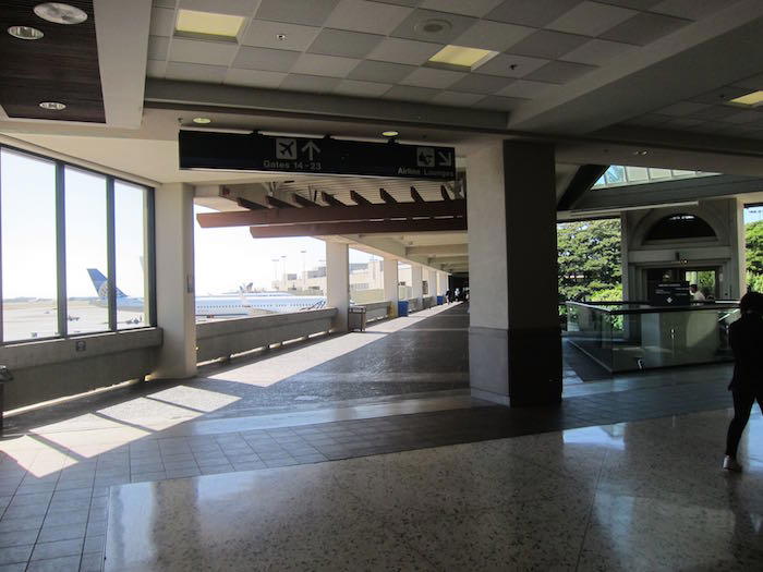 Admirals-Club-Honolulu-Airport-01