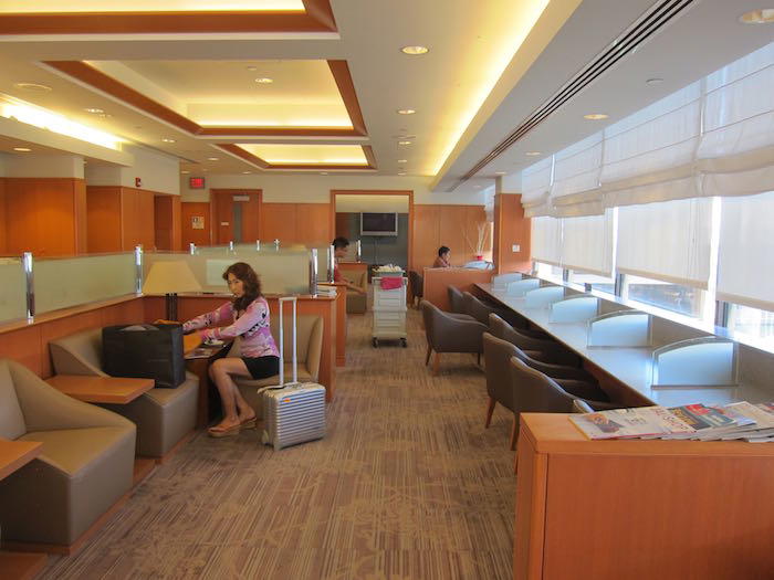 Admirals-Club-Honolulu-Airport-08