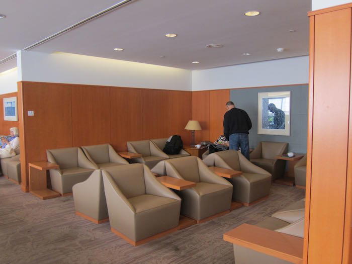 Admirals-Club-Honolulu-Airport-10