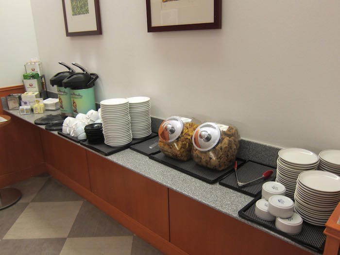 Admirals-Club-Honolulu-Airport-22