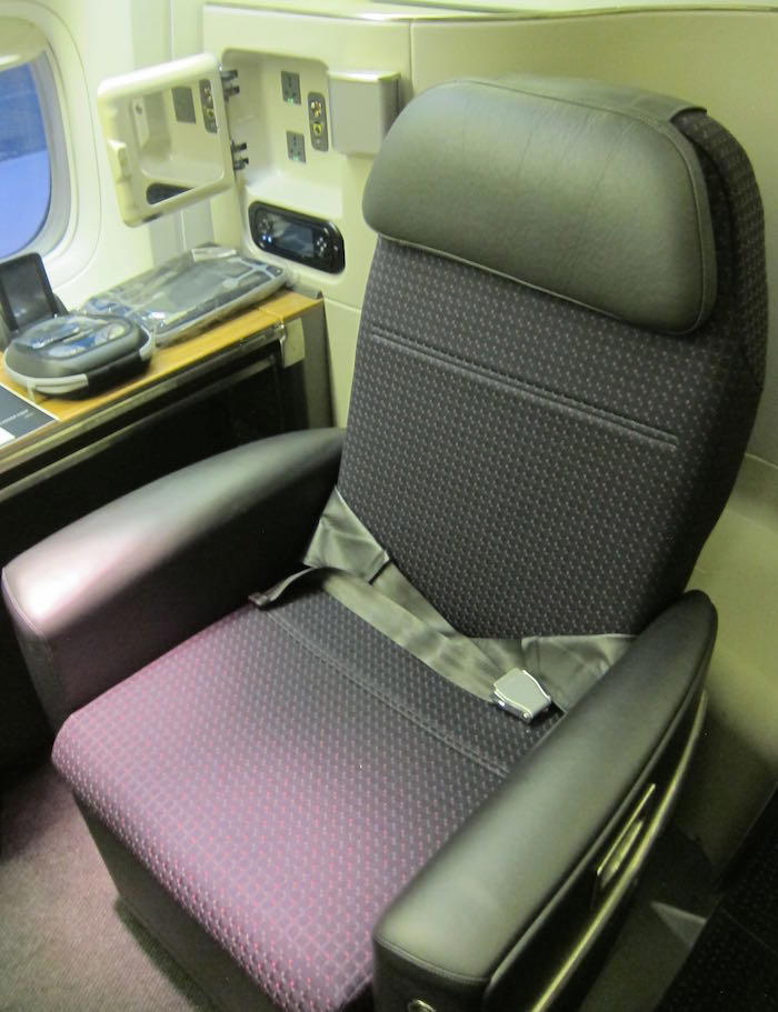 American-777-First-Class-07