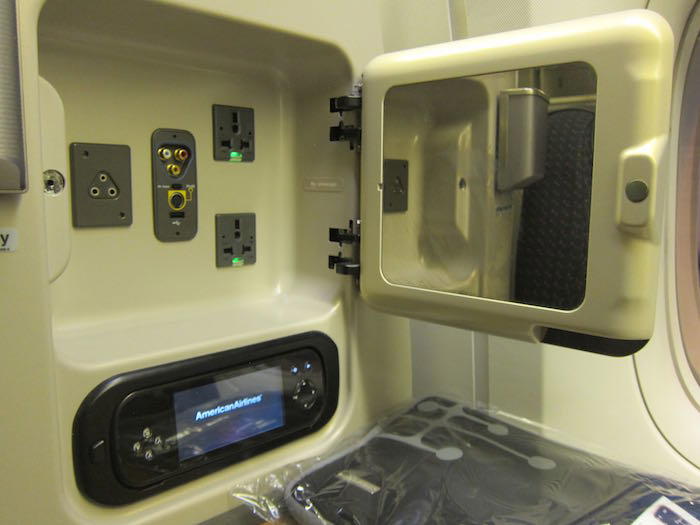 American-777-First-Class-09