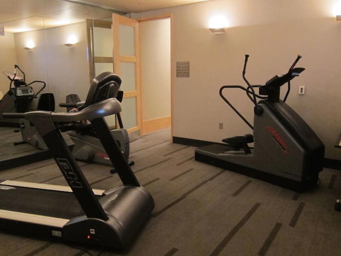American-Admirals-Club-Dallas-DFW-06