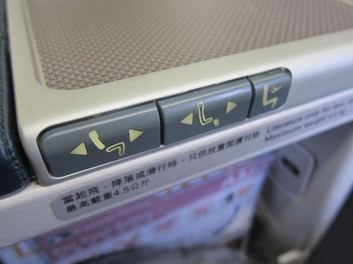 Cathay-Pacific-Business-Class-04