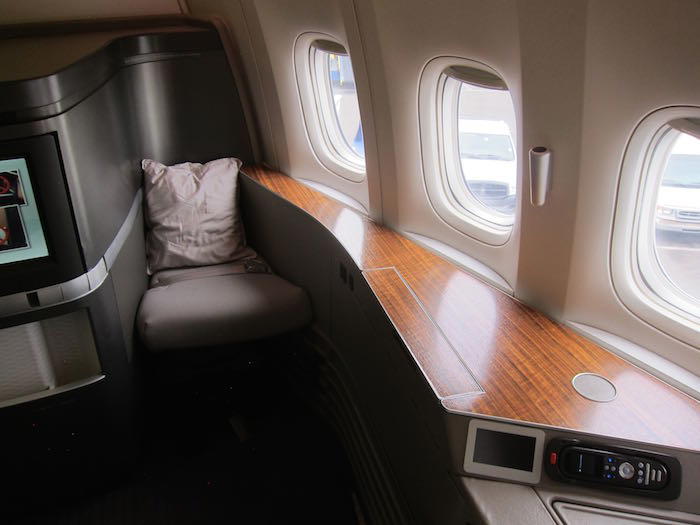 Cathay-Pacific-First-Class-777-03