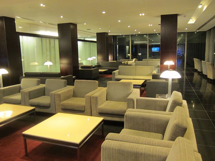 Cathay-Pacific-Lounge-London-05