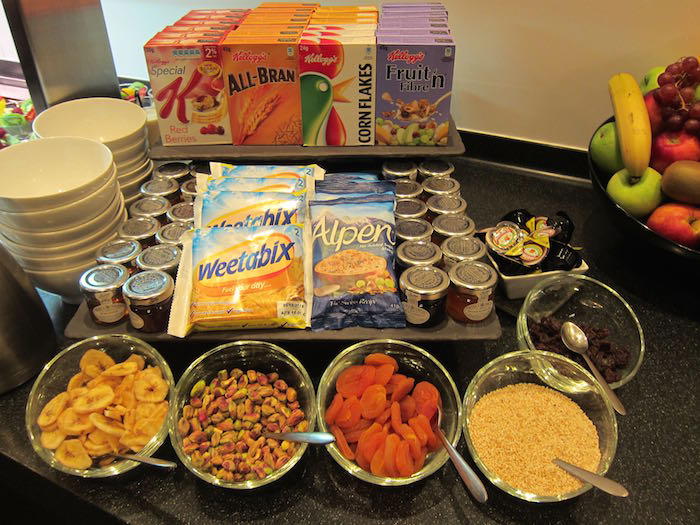 Cathay-Pacific-Lounge-London-17