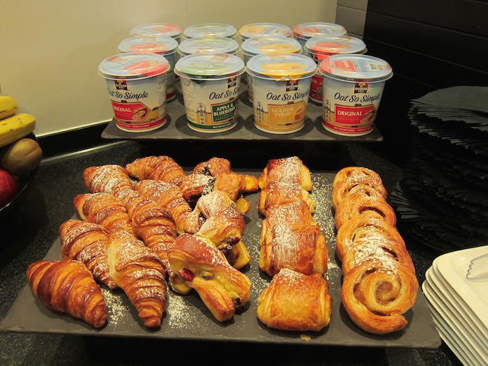 Cathay-Pacific-Lounge-London-18