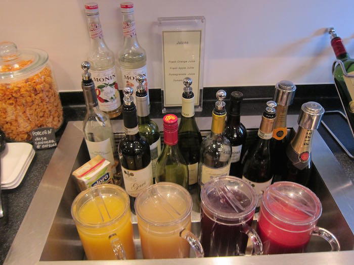Cathay-Pacific-Lounge-London-21