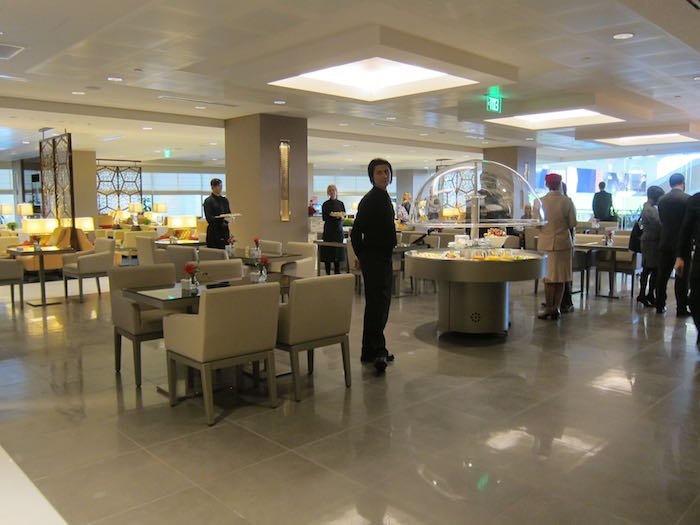 Emirates-Lounge-LAX-Airport-08