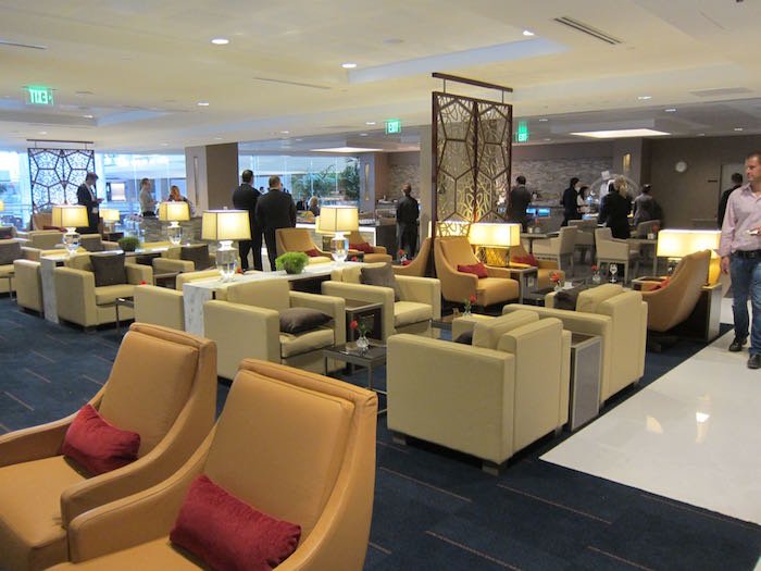 Emirates-Lounge-LAX-Airport-10
