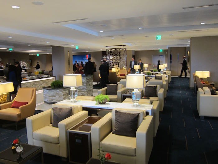Emirates-Lounge-LAX-Airport-11