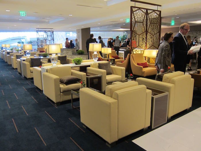 Emirates-Lounge-LAX-Airport-13