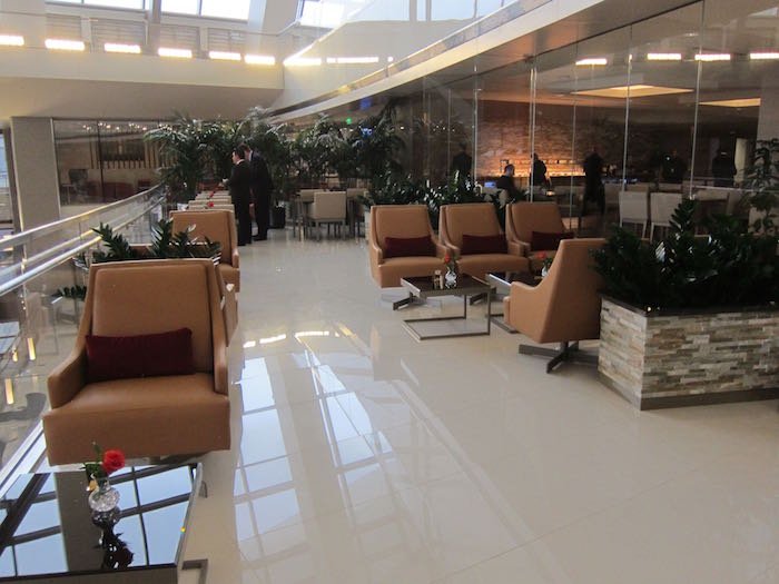 Emirates-Lounge-LAX-Airport-24