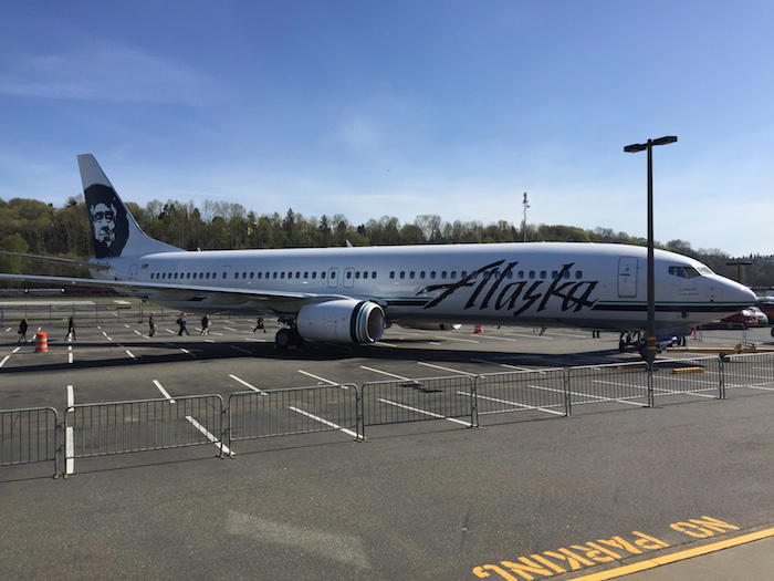 alaska-737-parking-lot