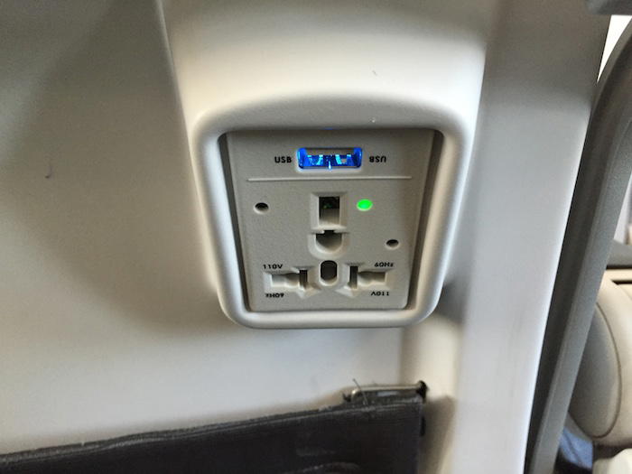 alaska-airlines-onboard-power