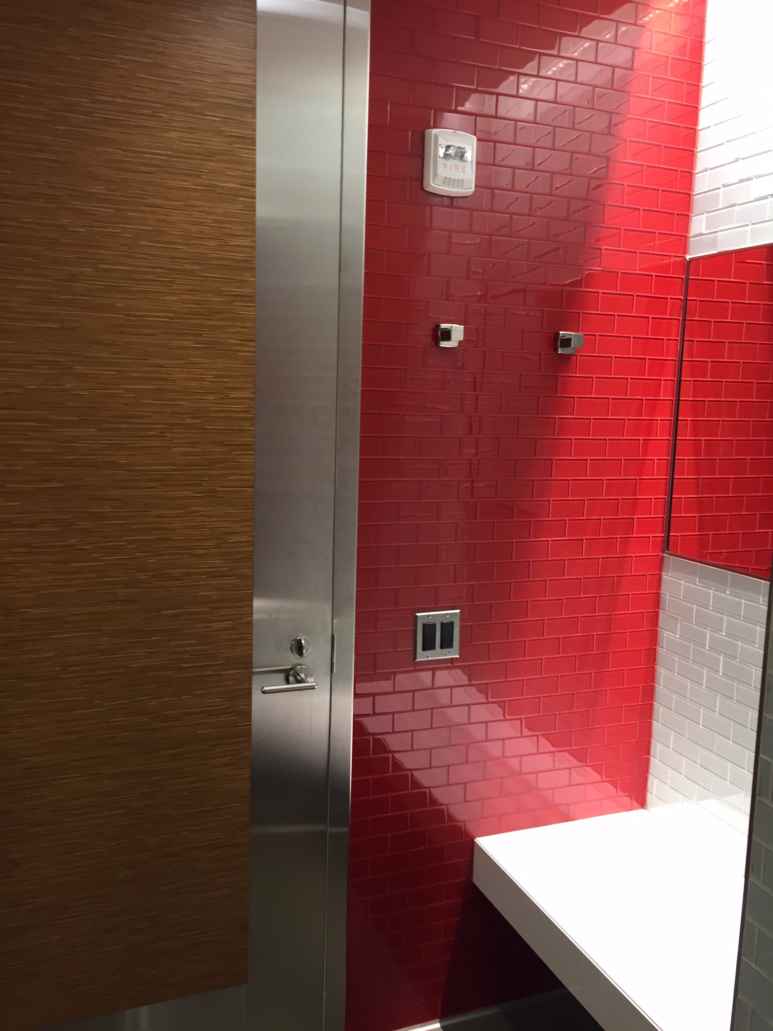 Delta SkyClub shower room