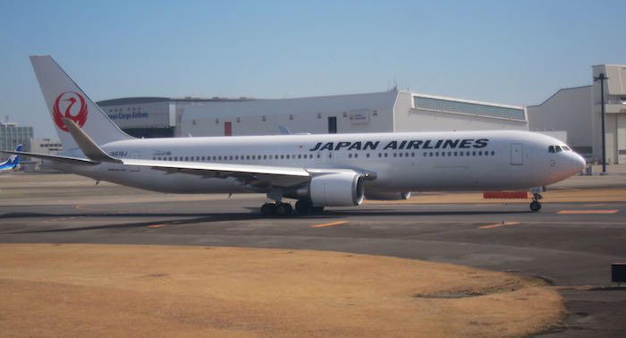 JAL-First-Class-777-06