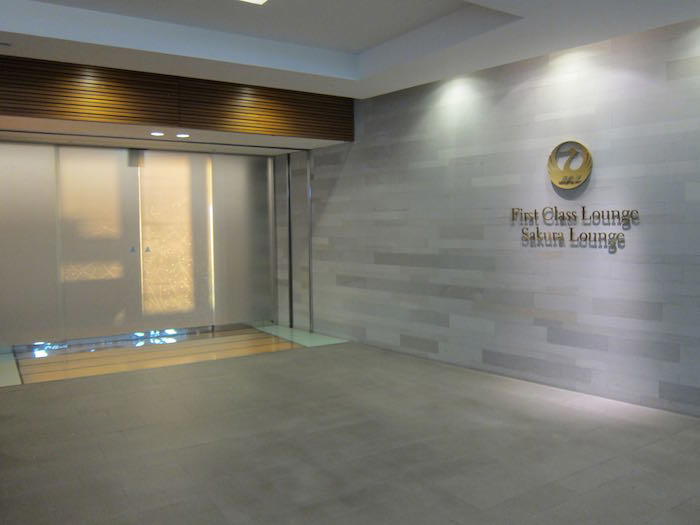 Japan-Airlines-First-Class-Lounge-Tokyo-01