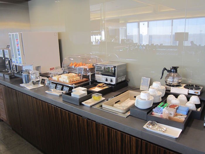 Japan-Airlines-First-Class-Lounge-Tokyo-10