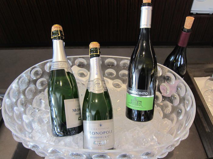 Japan-Airlines-First-Class-Lounge-Tokyo-16