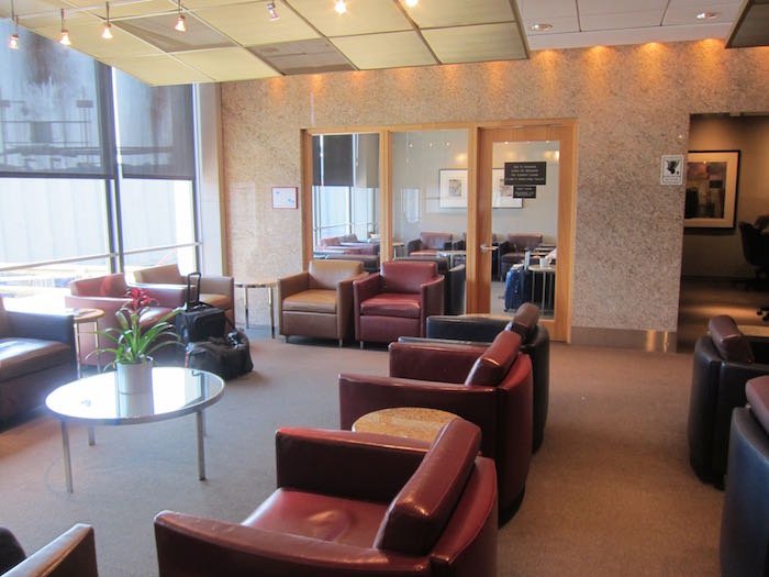 American-Flagship-Lounge-Chicago-07